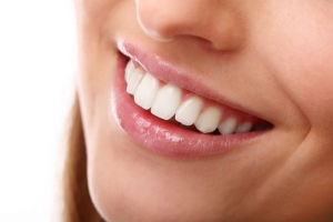 Conheça as melhores alternativas ao uso do fio dental