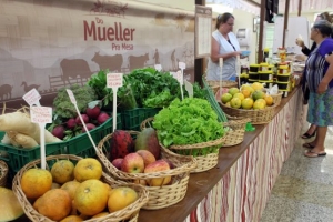Feira no Shopping Mueller valoriza a agricultura familiar