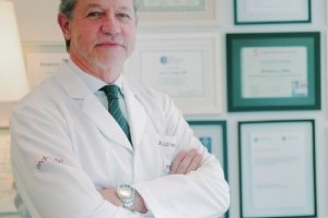 O endocrinologista Luiz Antonio de Araujo embarca para o Reino Unido