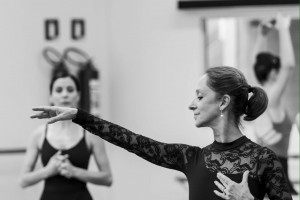Ana Botafogo participa de Happy Art no Shopping Mueller