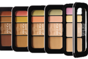 MAKE UP FOR EVER apresenta em uma única paleta toda correção necessária ao rosto