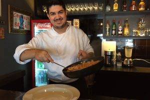 Jonathan Thomaz faz parte da competição culinária do canal GNT