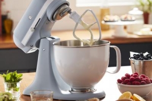 KitchenAid inicia comemorações de 100 anos com batedeira em edição limitada